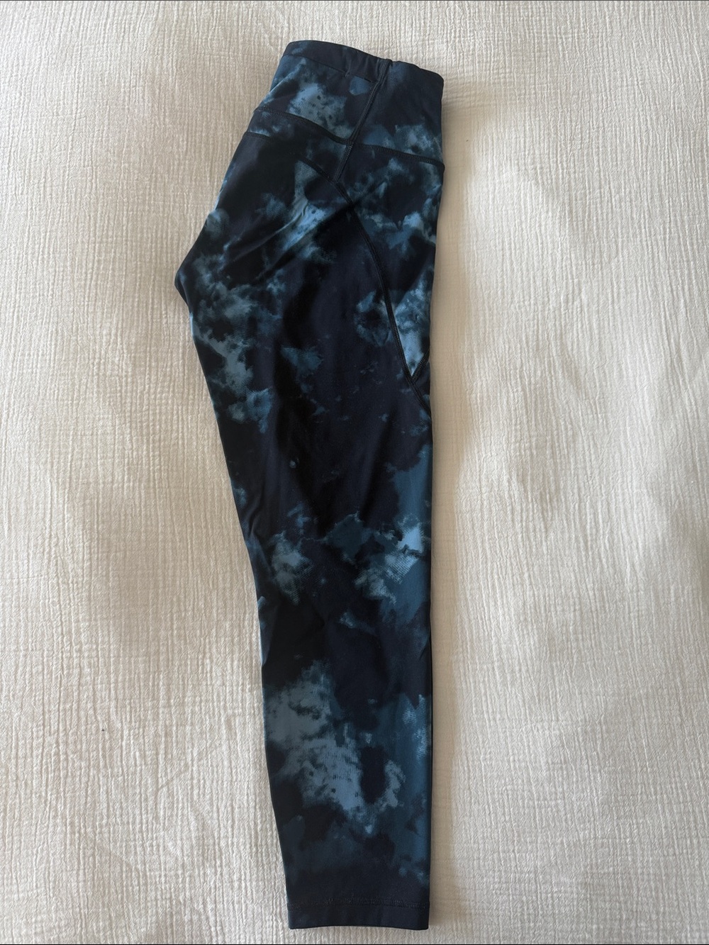 Sweaty Betty 7/8 length 24” inseam Tie-Dye Leggings — Navy & Light Blue